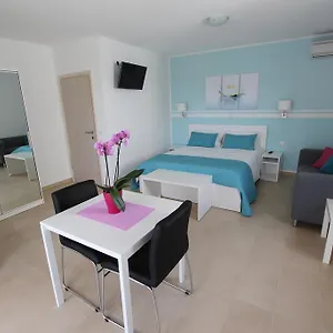 Emanuel Apartment